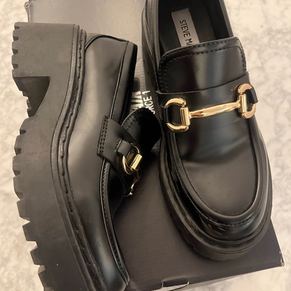 Steve Madden Black & Gold loafers // Size 6 - Picture 5 of 6